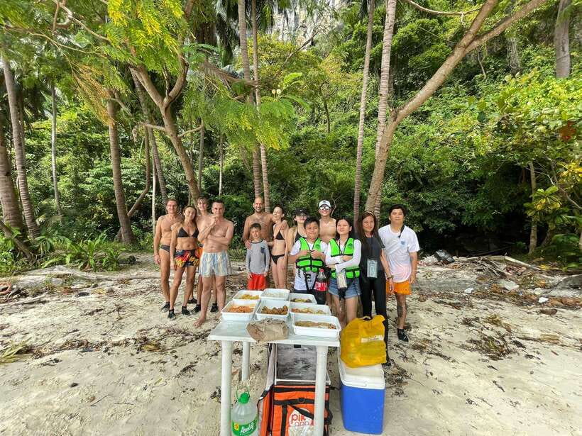El Nido: Island Hopping and Snorkeling Private Boat Tour C - Helicopter Island and the first snorkeling stop