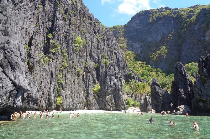 El Nido Island Hopping Tour A with Lunch - Shimizu Island: shade, sand, and a useful pause