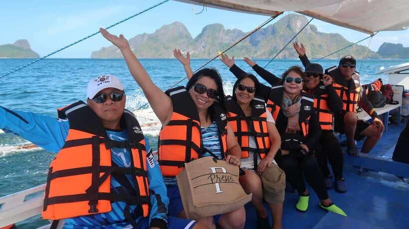 El Nido: Island Hopping TOUR A with Lunch, Transfer & EDTF - Secret Lagoon and the short rocky entrance