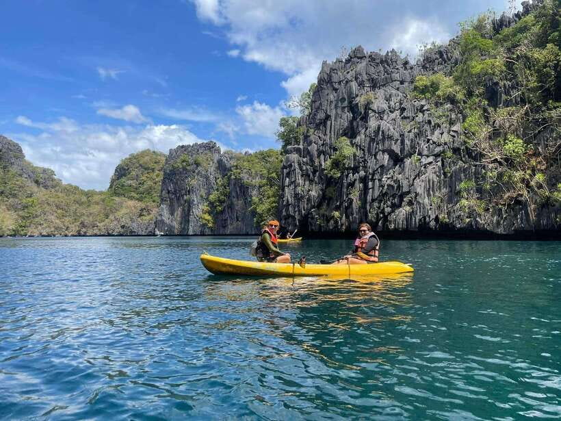 El Nido: Island Hopping Tour C with Lunch EDTF included - Lunch on an island, with a practical warning