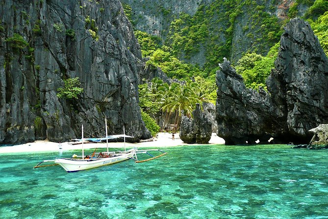 El Nido Island Hopping Tour C with Lunch - Hidden Beach and its natural swimming pool