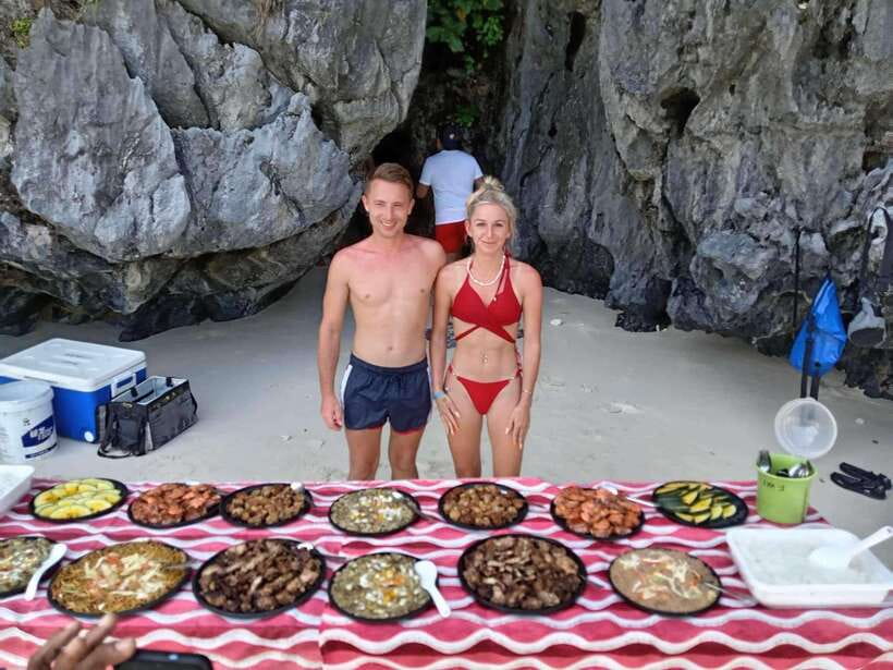 El Nido Private Tour: Adventure with Highlights from A & C - Secret Lagoon requires a narrow entrance