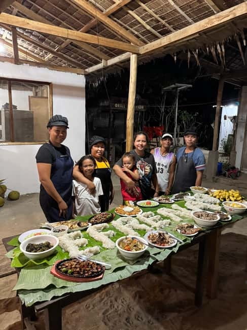 El Nido, Sibaltan: Family Dinner, Bonfire and Karaoke - Why the shared table works