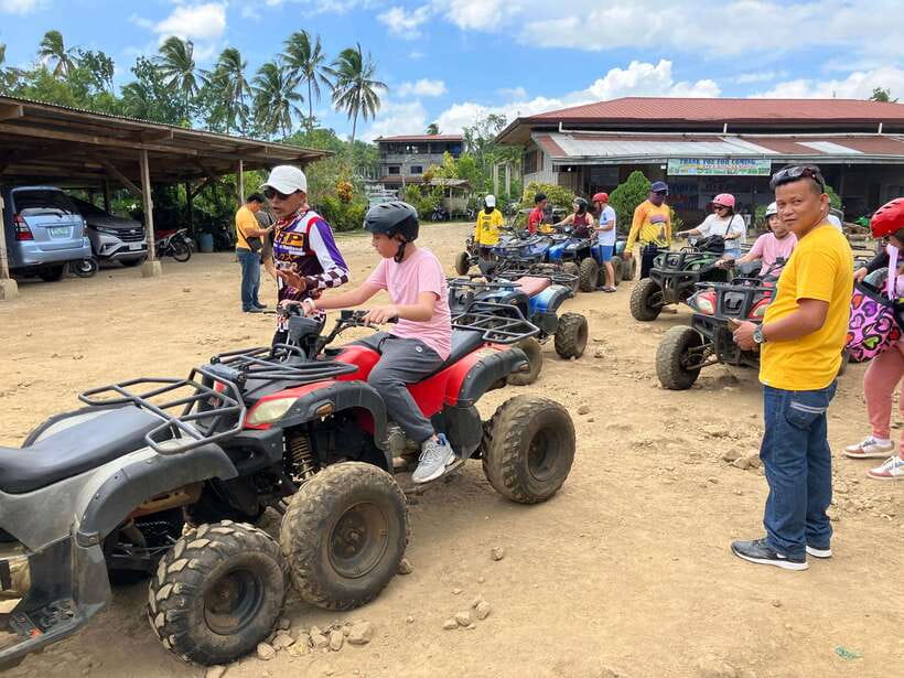 From Cebu City: Bohol Island Highlights in One Day - Filipino lunch on the Loboc River