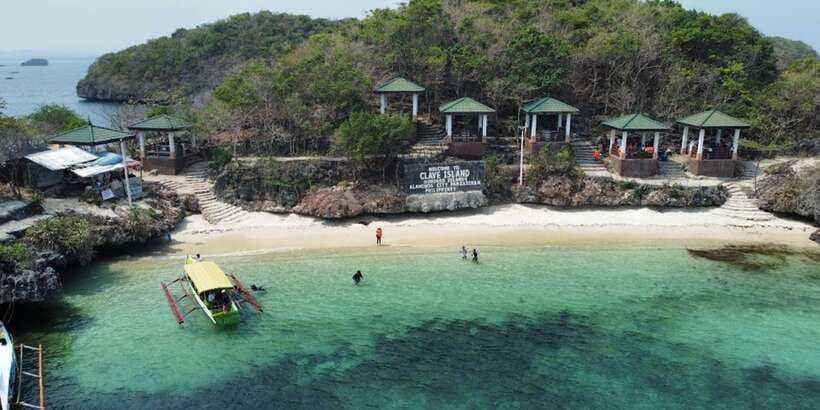 From Manila: Pangasinan Hundred Islands Guided Tour - Swimming, snorkeling, and the Cave Cliff Jump