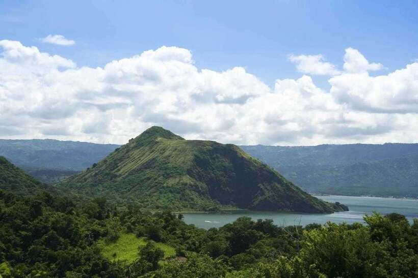 From Manila: Panoramic Tagaytay Ridge Tour - The drive from Makati or the Bay Area