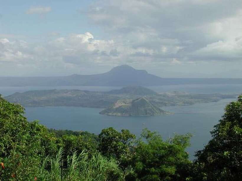 From Manila: Panoramic Tagaytay Ridge Tour - Museo Orlina’s glass art