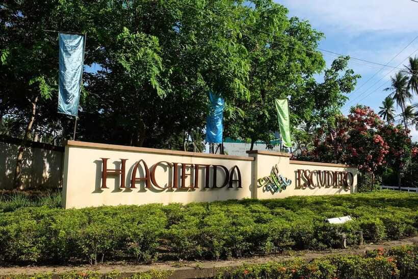 From Manila: Villa Escudero Guided Tour - Bamboo rafting and the water activities