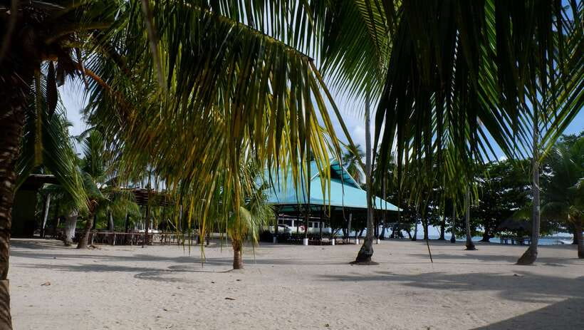 From Puerto Princesa: Honda Bay Island Hopping Full-Day Tour - Guide service and the risk of a slow day