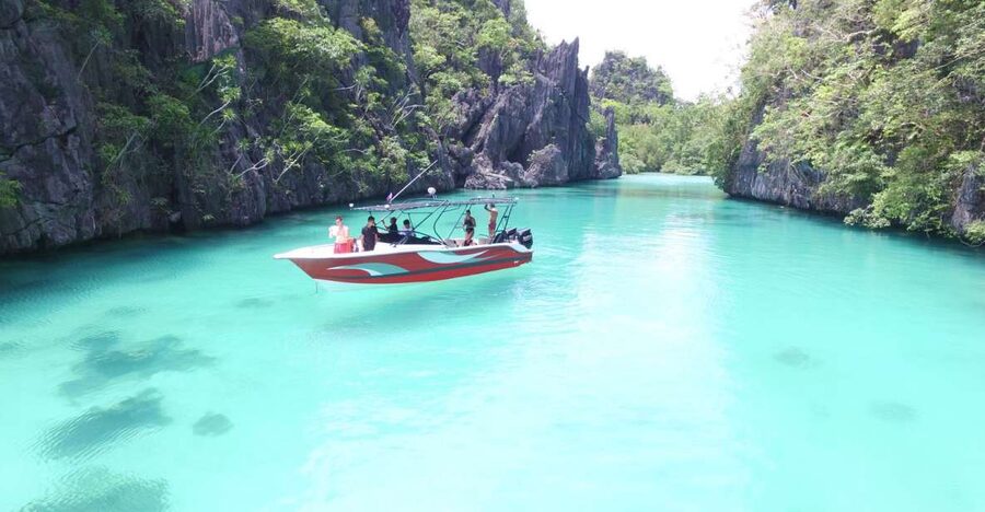 Half-Day Seasation Premium Speedboat Group Island Hopping - Seven Commandos and the private shore