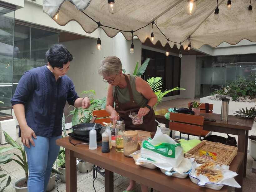 Makati: Hands on Manila Cooking Class - Pancit: your first lesson in Filipino stir-frying