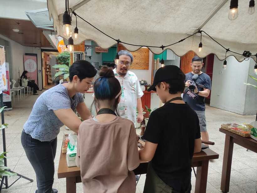 Makati: Hands on Manila Cooking Class - Turon: a sweet finish with a family story