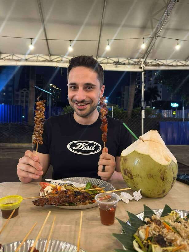Makati Street food Tour, End with a Rooftop City View - What the guide adds to the evening