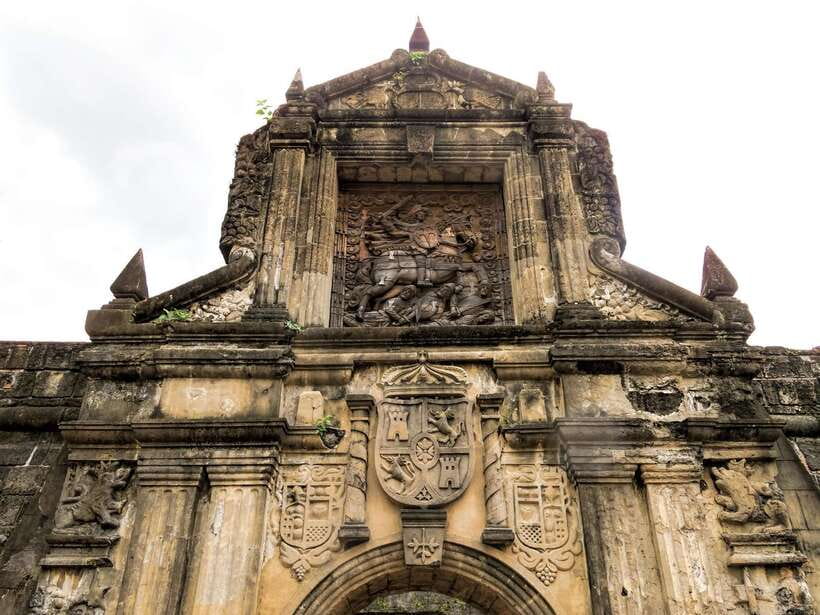Manila: Filipino Historic Walking Tour in Intramuros - Memorare Manila 1945 and the cost of war