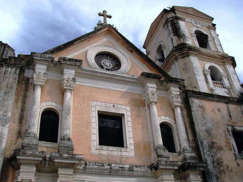 Manila: Filipino Historic Walking Tour in Intramuros - Manila Cathedral and Catholic power