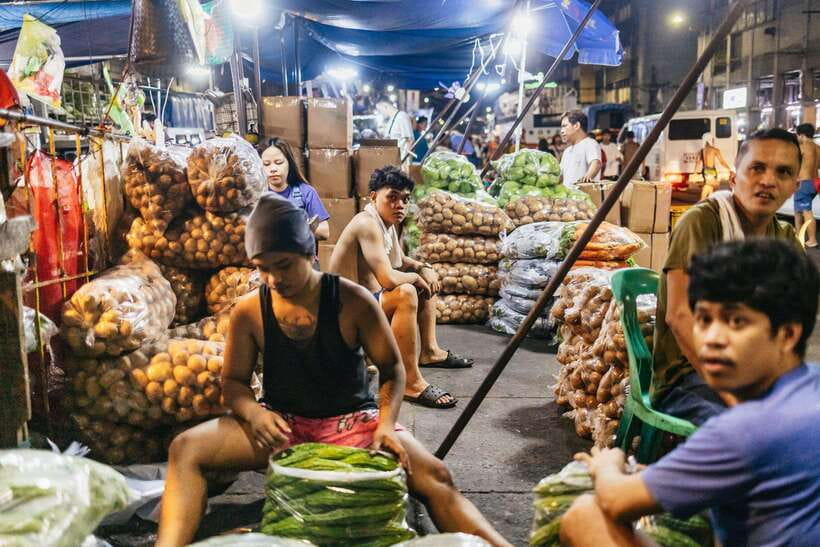 Manila: Guided Night Market Experience - What the guide adds