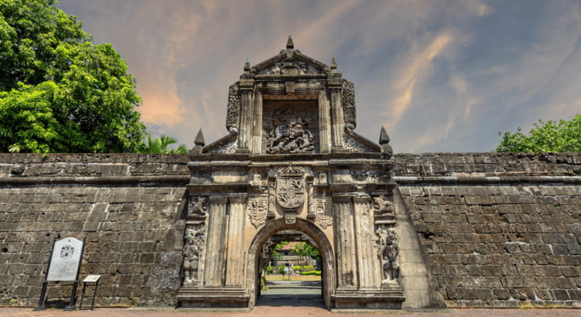 MANILA HALF-DAY TOUR (4HRS) - Plaza Roma and the King Carlos IV statue