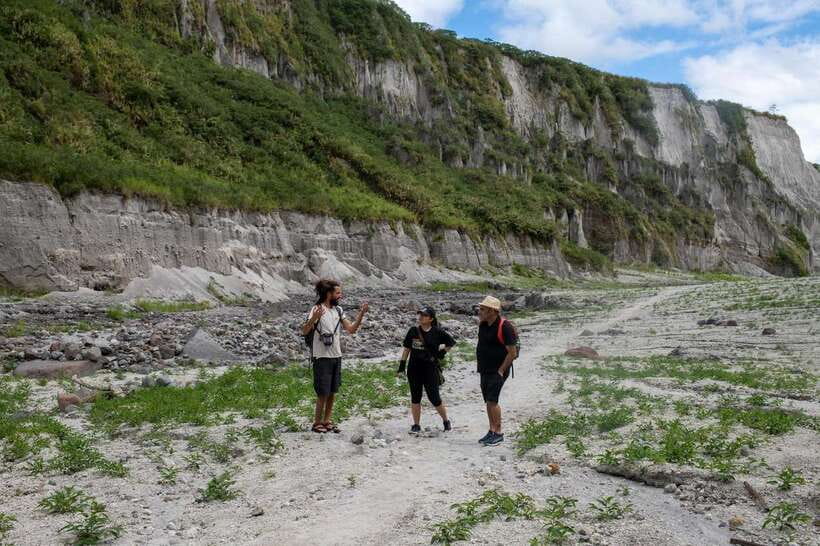 Manila: Mount Pinatubo 4X4 & Hiking Trip - The Six-Kilometer Hike Through Lahar Country
