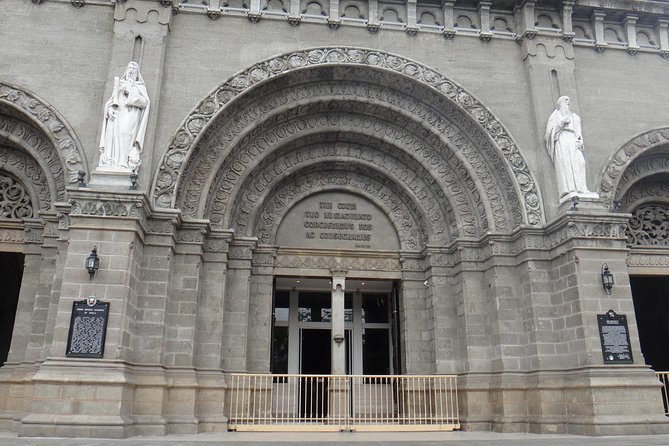 Manila Old and New: Sightseeing Tour Including Intramuros and Fort Santiago - San Agustin Church and its Baroque details