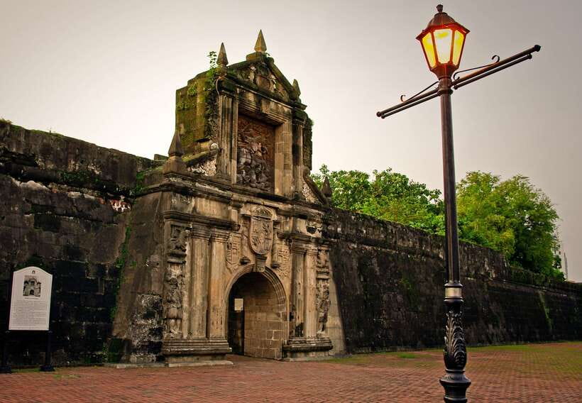 Manila: Old & New 4-Hour City Tour - Roxas Boulevard, Rizal Park, and the road to Old Manila