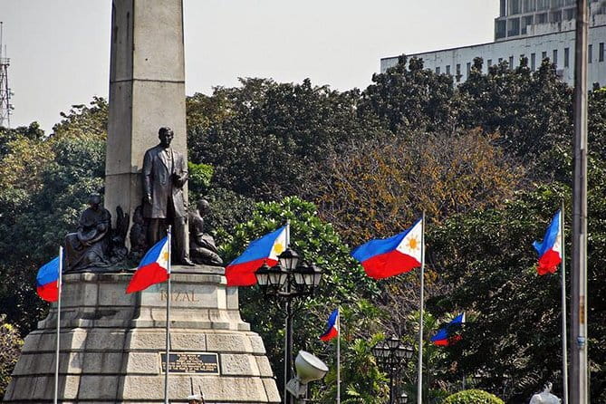Manila Old & New City Walking Tour With A Guide - Entering Intramuros, Manila’s walled center