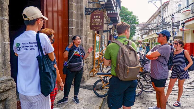 Manila: Sightseeing and Food Walking Tour with Tastings - Who should book this experience?