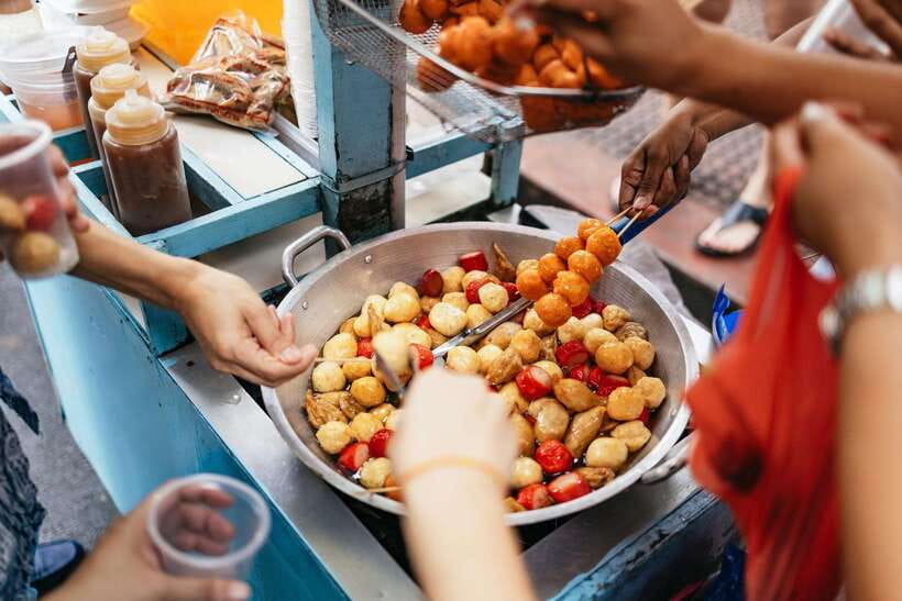 Manila: Street Food and Drinks Walking Tour with Tastings - Key points to know