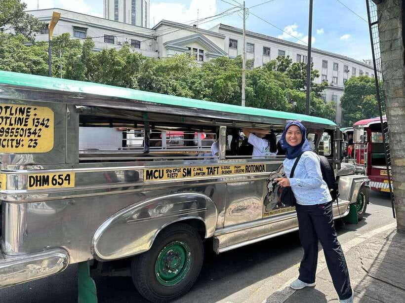 Manila Tuktuk and Jeepney Ride Guided Tour - Meeting local life without a staged performance
