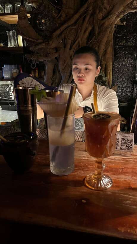 Manila Ultimate Nightlife Pub Crawl - Pubs and bars with different music