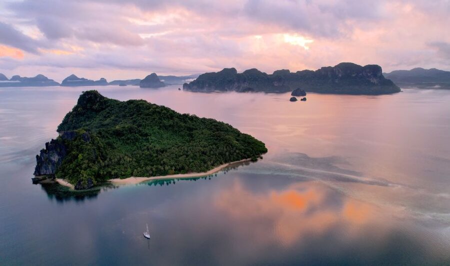Palawan: Private Sailing Yacht Cruise in El Nido - Lunch aboard the yacht
