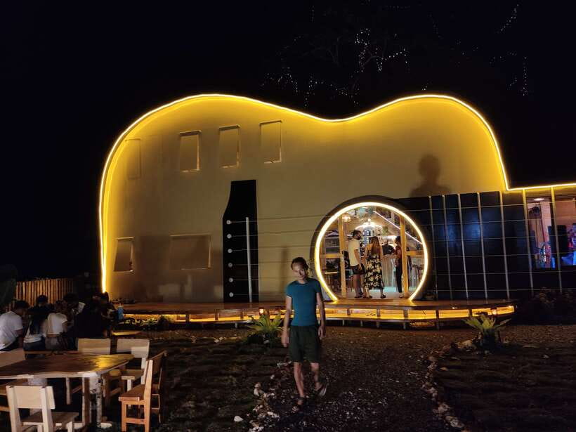 Panglao Bohol Island: Alona Beach Pub Crawl with Drinks - The bars around Alona after dark