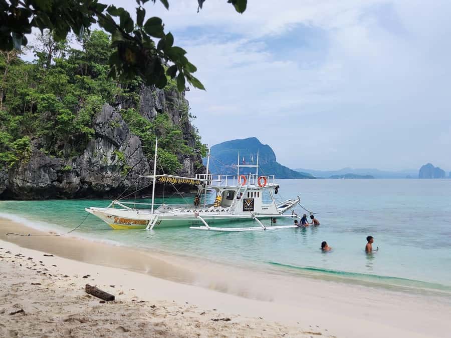 Private tour of the highlights of El Nido - Why a private boat changes the El Nido day