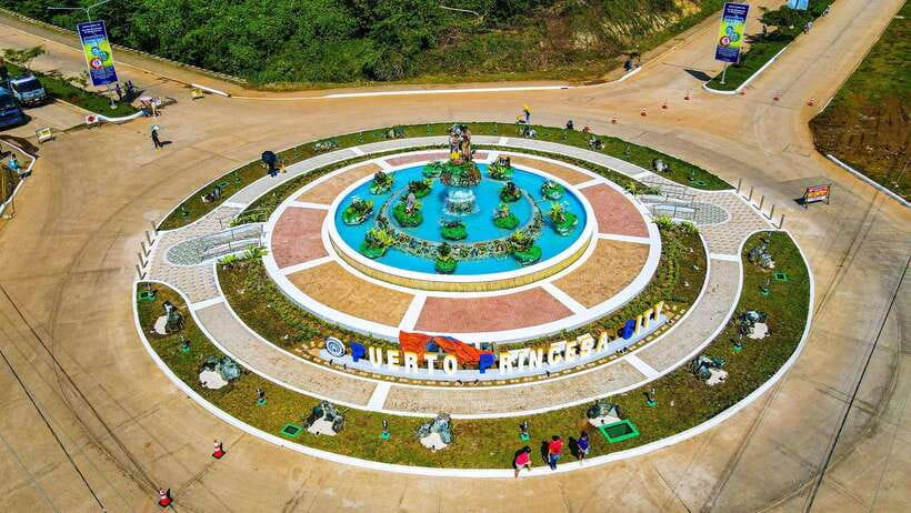 Puerto Princesa: Balayong People's Park with Dinner and Show - Who will enjoy this evening most
