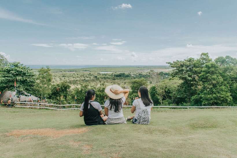 Puerto Princesa: Half-Day City Tour with Optional Massage - Binuatan weaving and Palawan-made goods