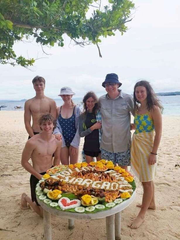 Siargao:Tri Island Hopping Naked Island, Daku, Guyam w/Lunch - Guyam Island: palms and coral rock