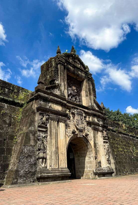 Solo Traveler Friendly Manila Walk w/ Mobile Photography - A private way to see Manila in one day