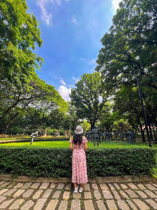 Solo Traveler Friendly Manila Walk w/ Mobile Photography - What the mobile photography is really like