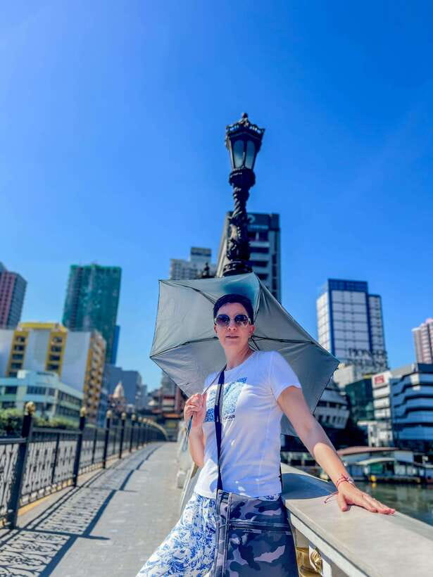 Solo Traveler Friendly Manila Walk w/ Mobile Photography - The guide makes the private format work