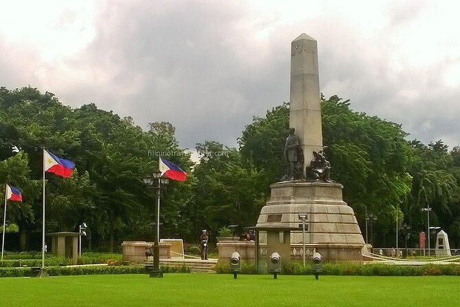 TRANSIT CITY TOUR in MANILA - Passing through the walls of Intramuros