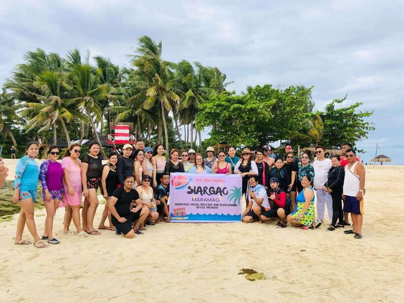 Tri island tour: Naked Island, Daku Island and Guyman Island - Guyam Island for photographs and a first swim